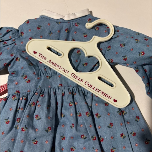 1986 vintage pleasant company Kirsten blue dress apron bonnet spoon accessories - Picture 5 of 5